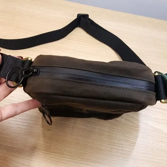 BARBOUR Mens Field Wax Crossbody Bag Olive Black